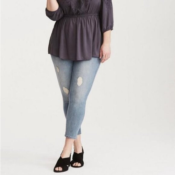 Women’s 12 (14) Cropped Luxe Skinny Jeans - Light Wash with Destruction - Picture 10 of 12